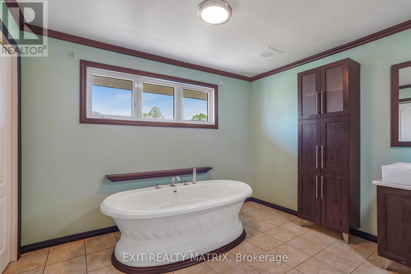 845 CARTIER BOULEVARD - 16