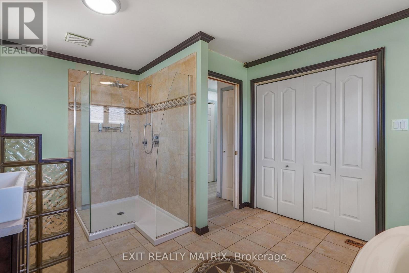 845 CARTIER BOULEVARD - Image 18