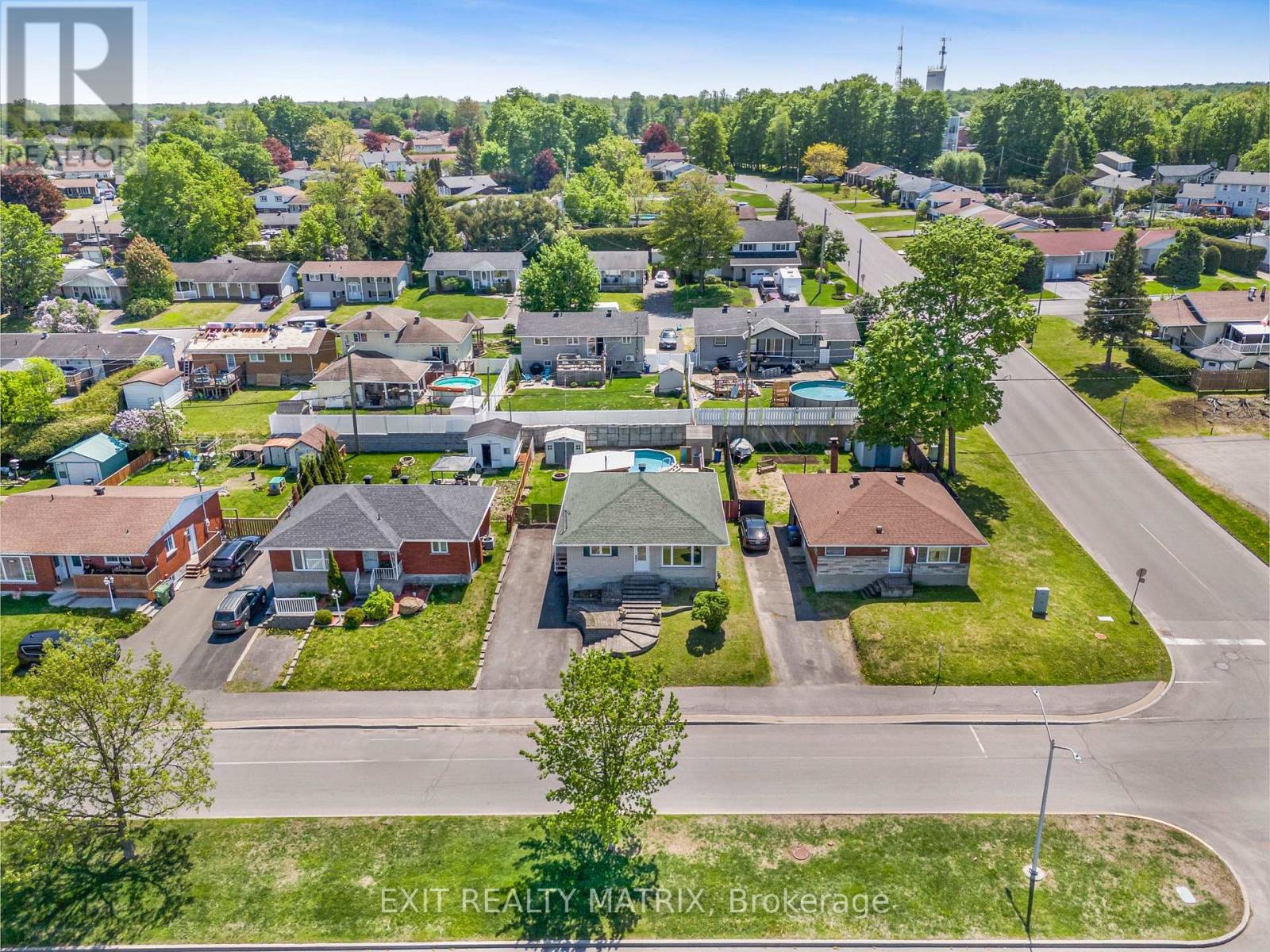 845 CARTIER BOULEVARD - Image 32