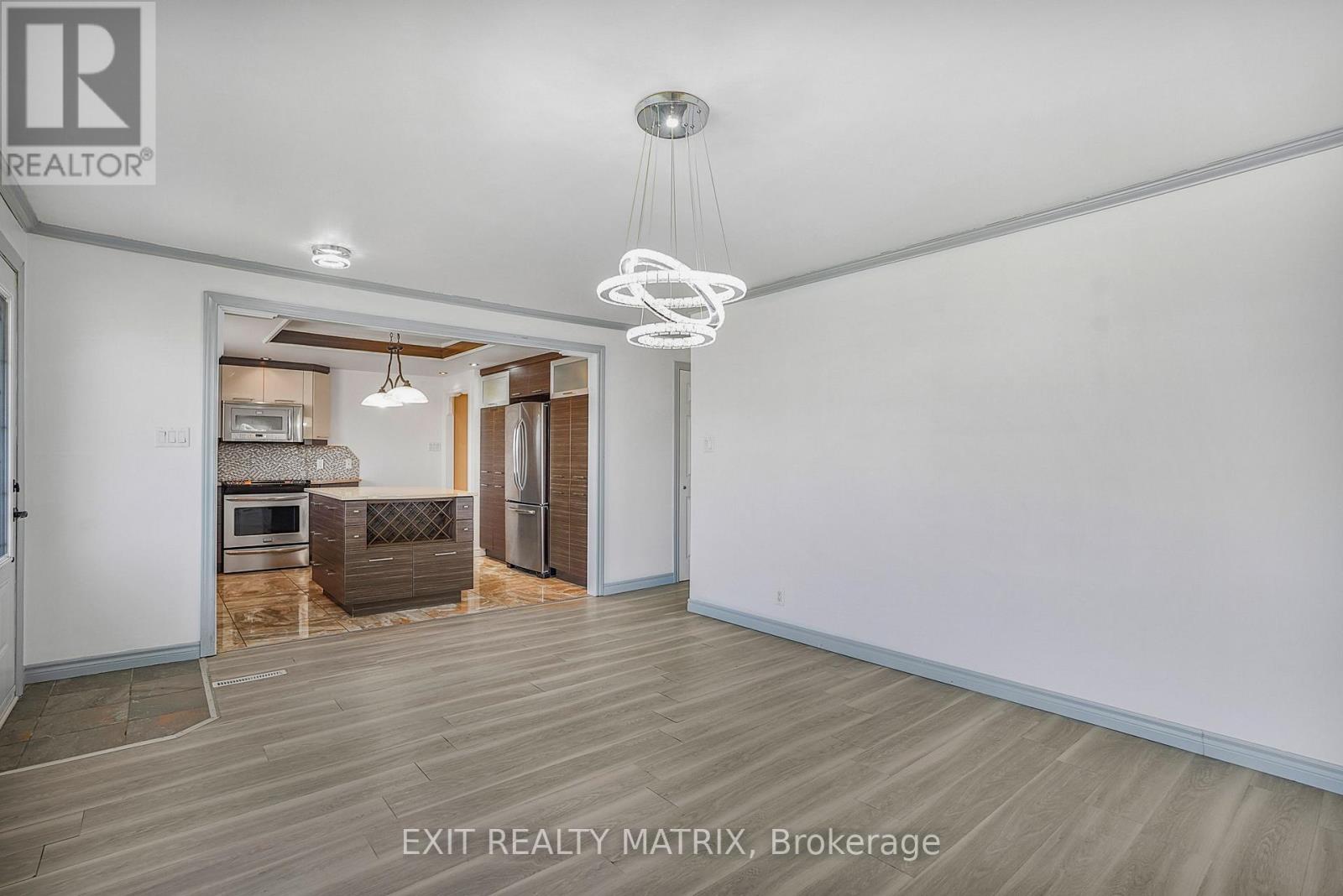 845 CARTIER BOULEVARD - 6