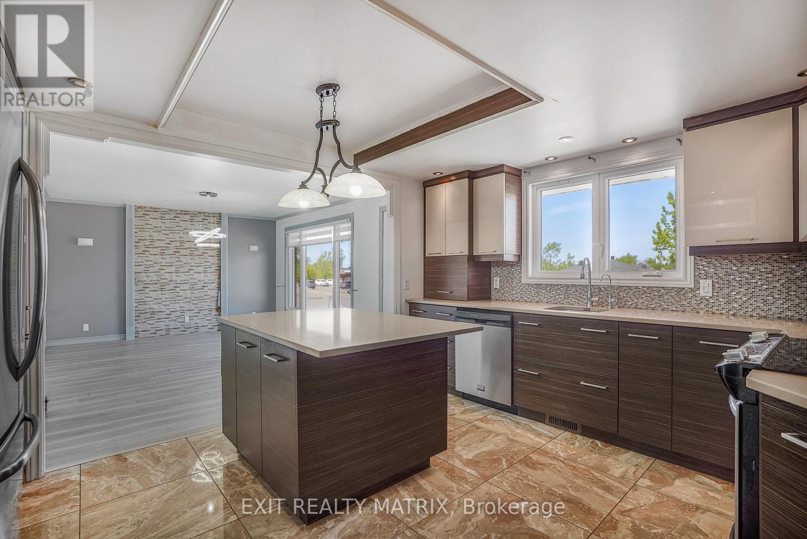 845 CARTIER BOULEVARD - 8