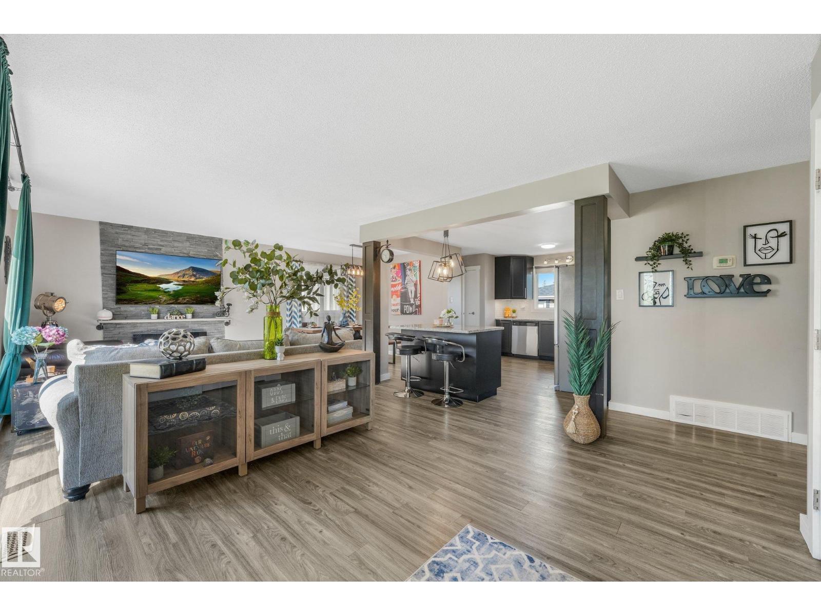 14115 70 St NW photo 4 — MLS® E4505396