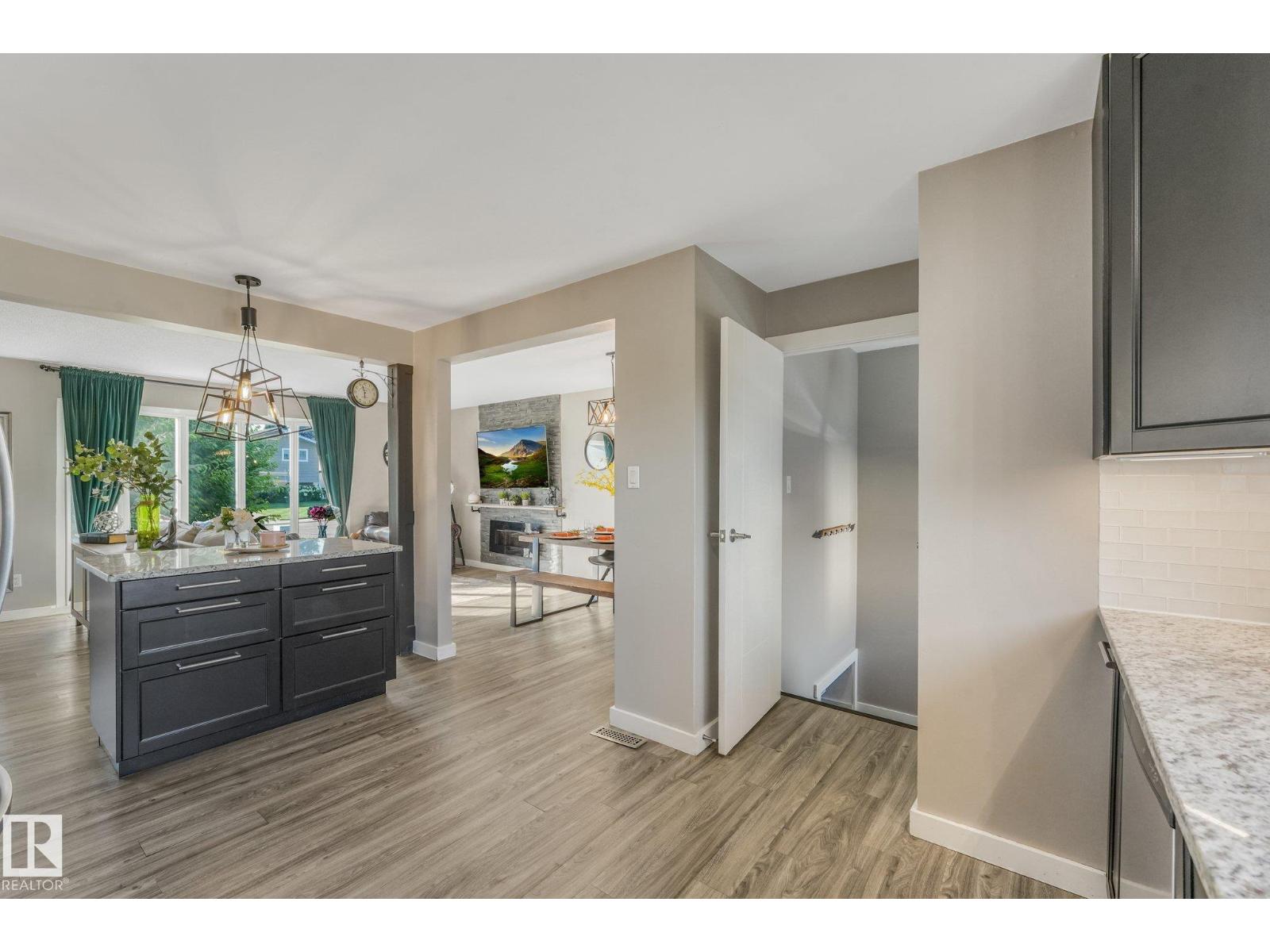 14115 70 ST NW - 15