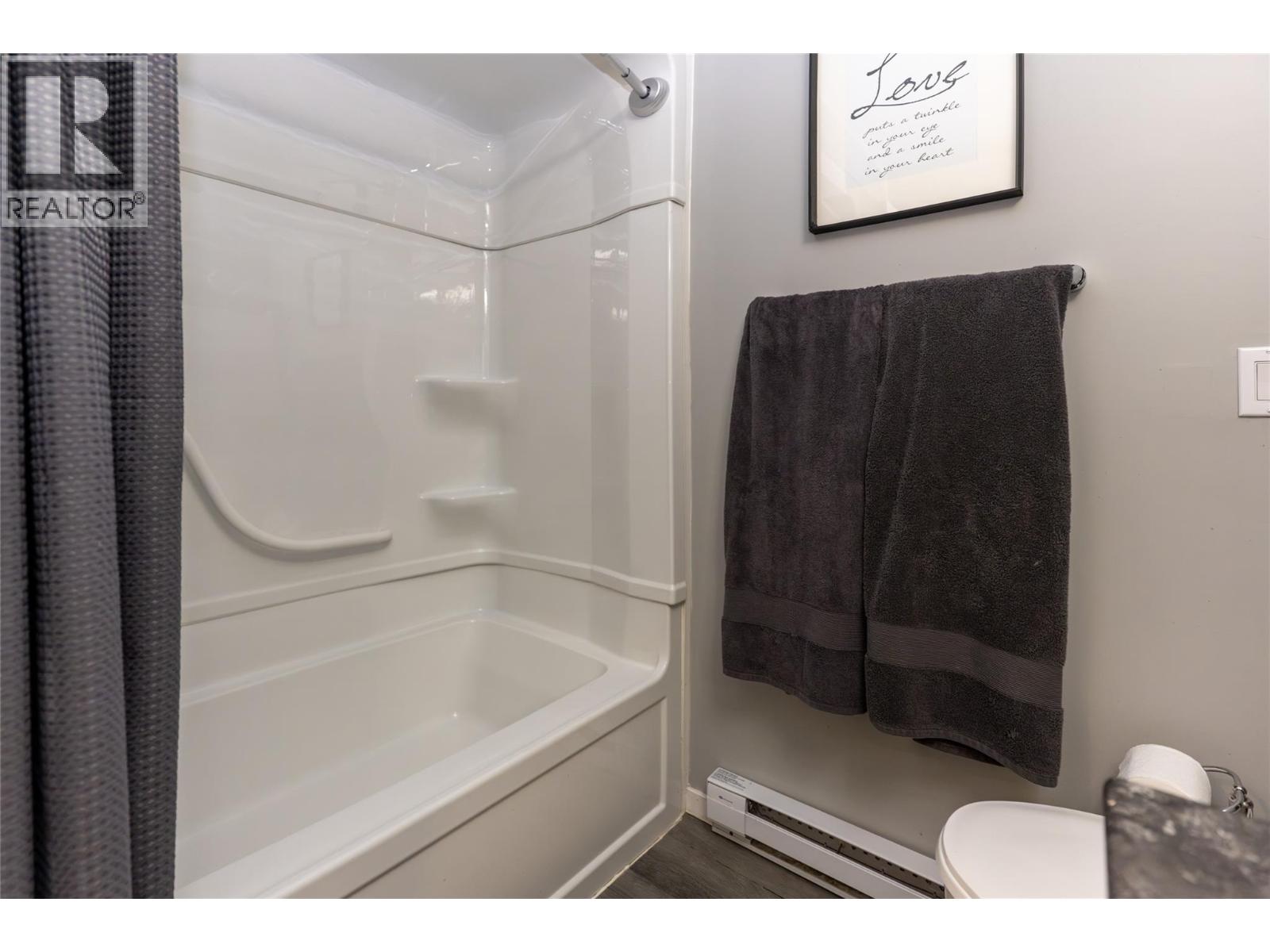 411 Gertrude Street, Midway