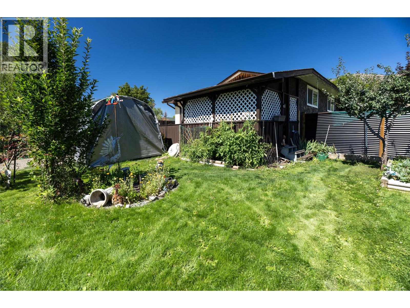411 Gertrude Street, Midway