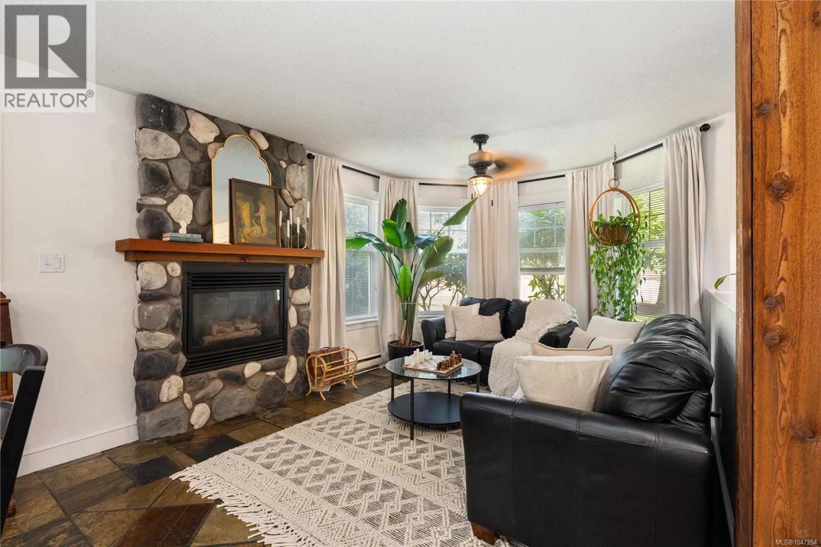 2071 Saras Way, Nanaimo