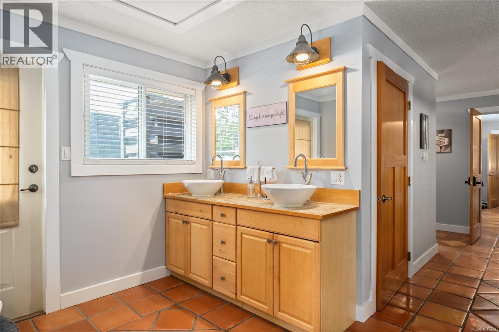 2071 Saras Way, Nanaimo