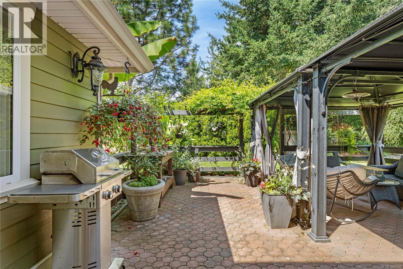 2071 Saras Way - 38