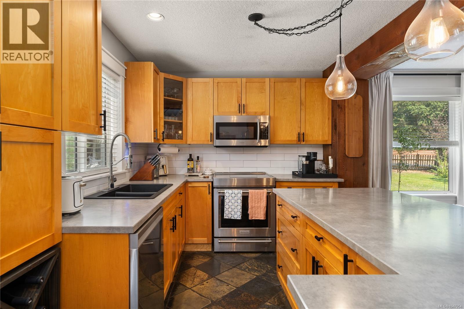 2071 Saras Way, Nanaimo