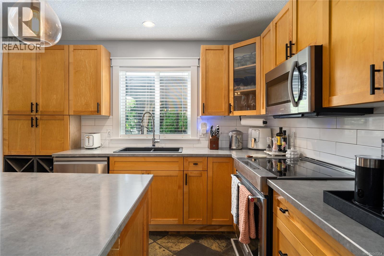 2071 Saras Way, Nanaimo