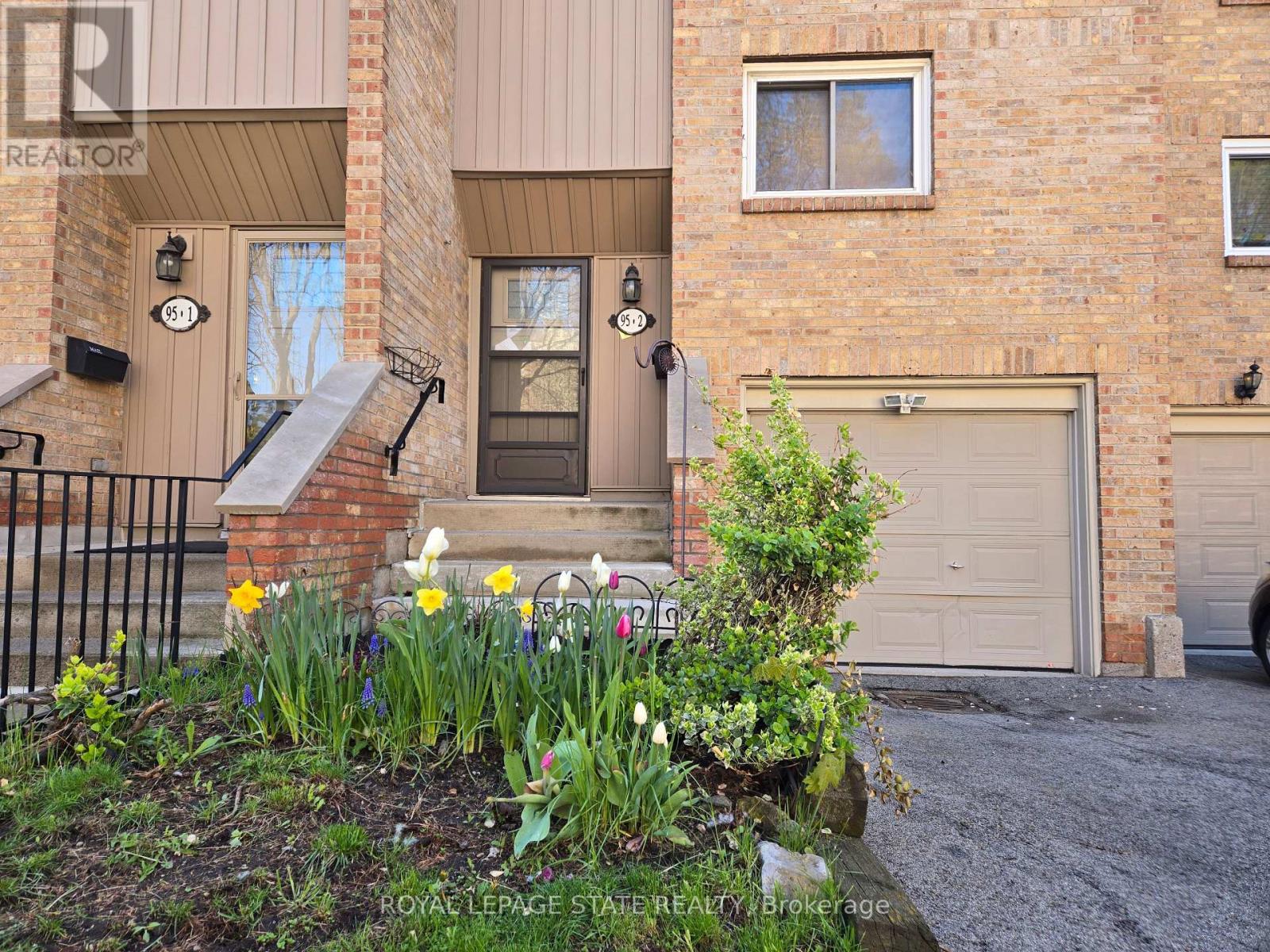 #2 95 FONTHILL ROAD - 2