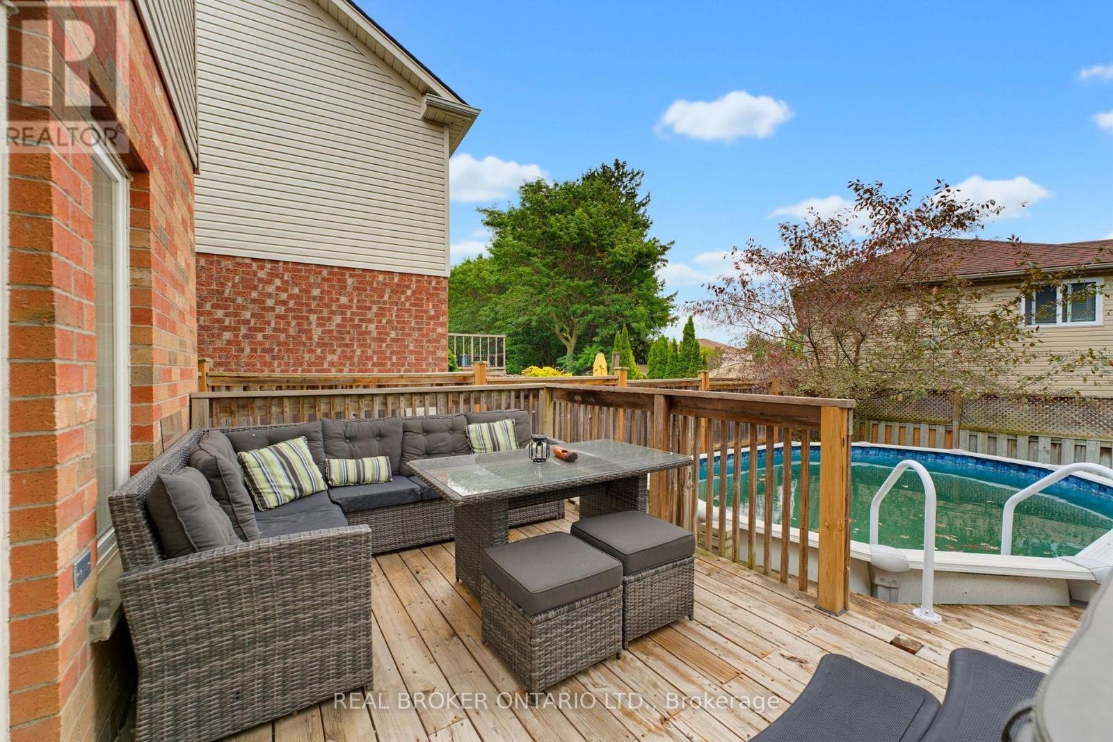 592 LITTLE DOVER CRESCENT - 24