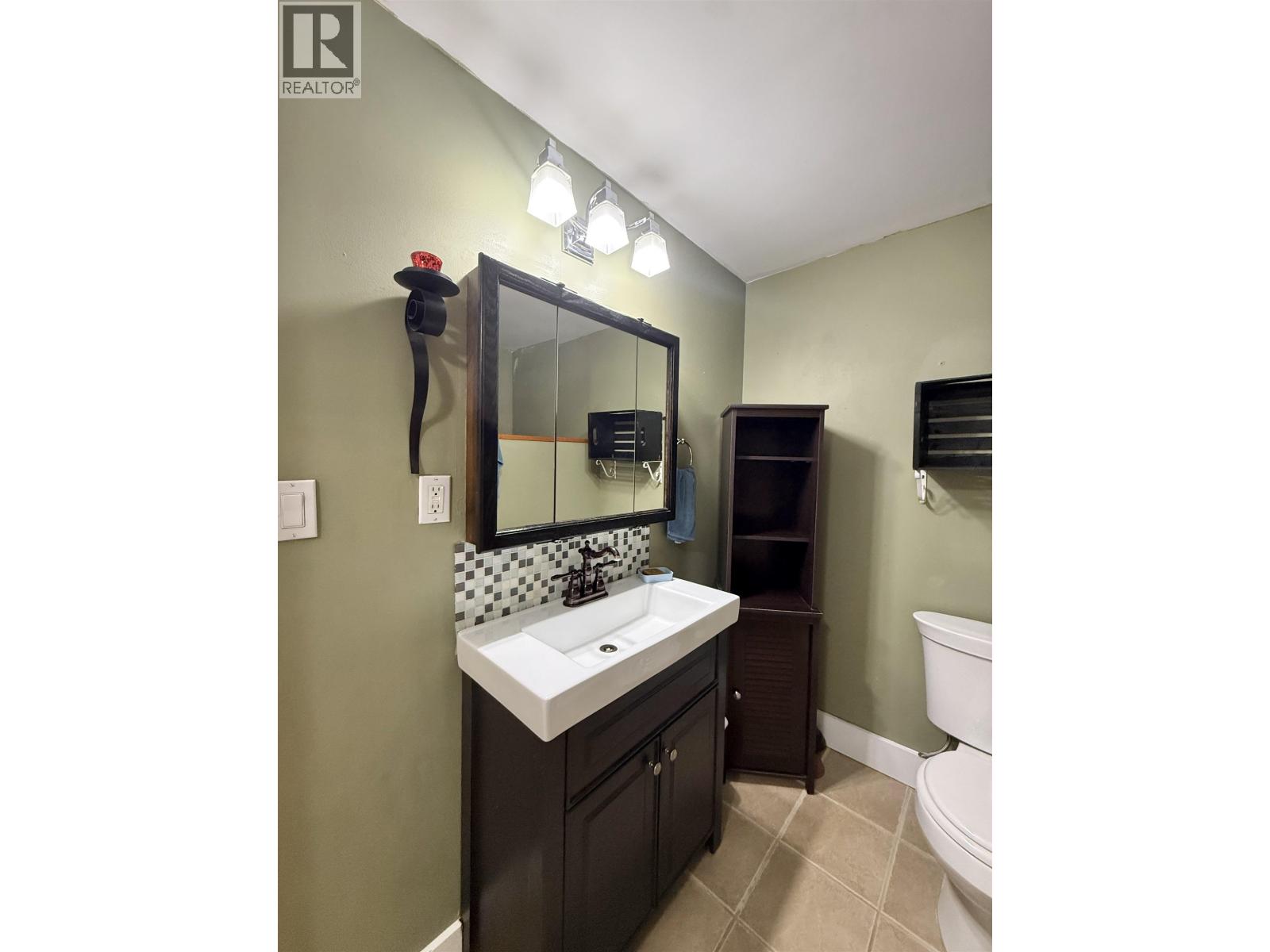 #4 2725 DUBOIS ROAD - 21