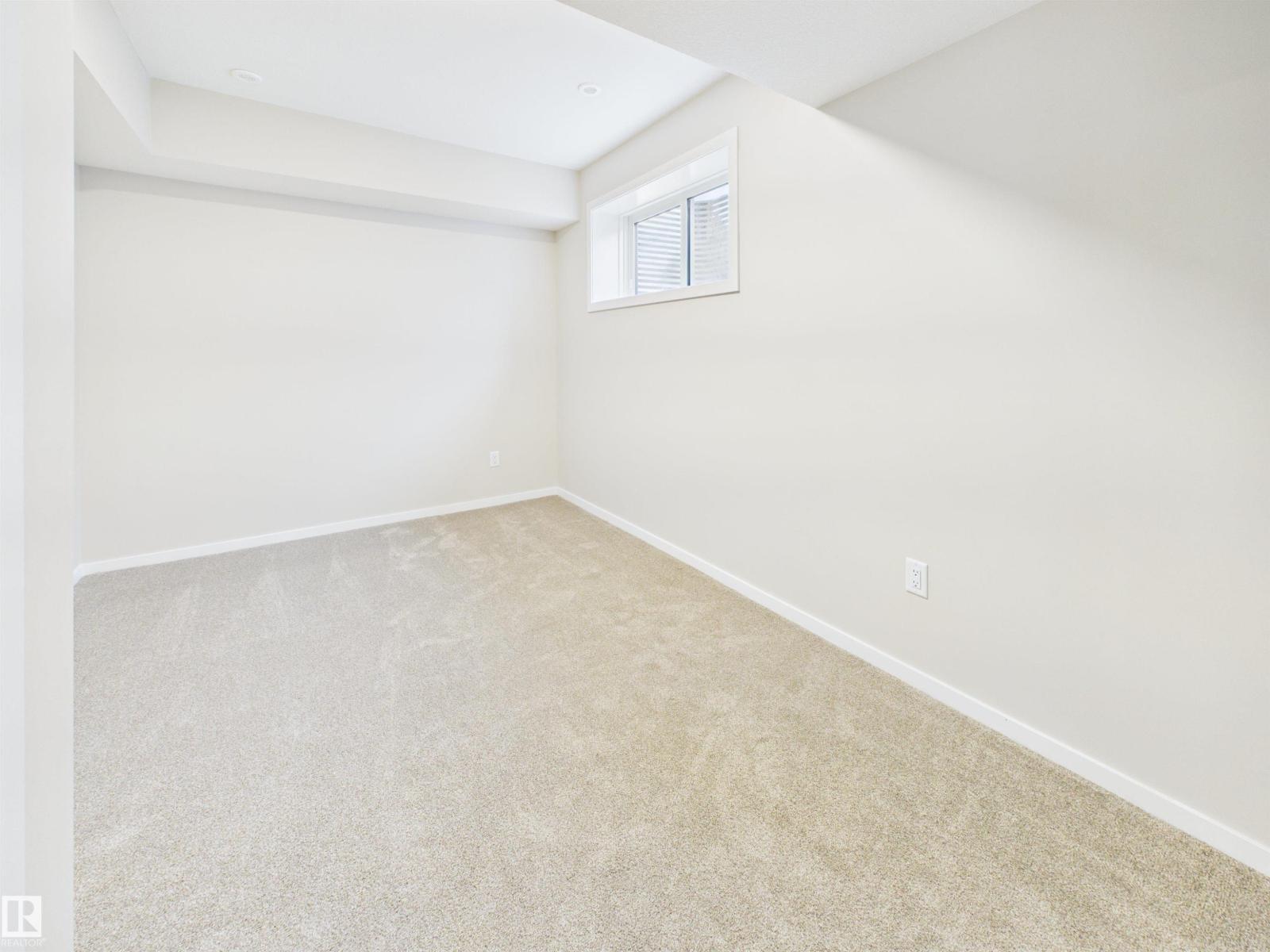 1100 MCLEOD AV - Image 34