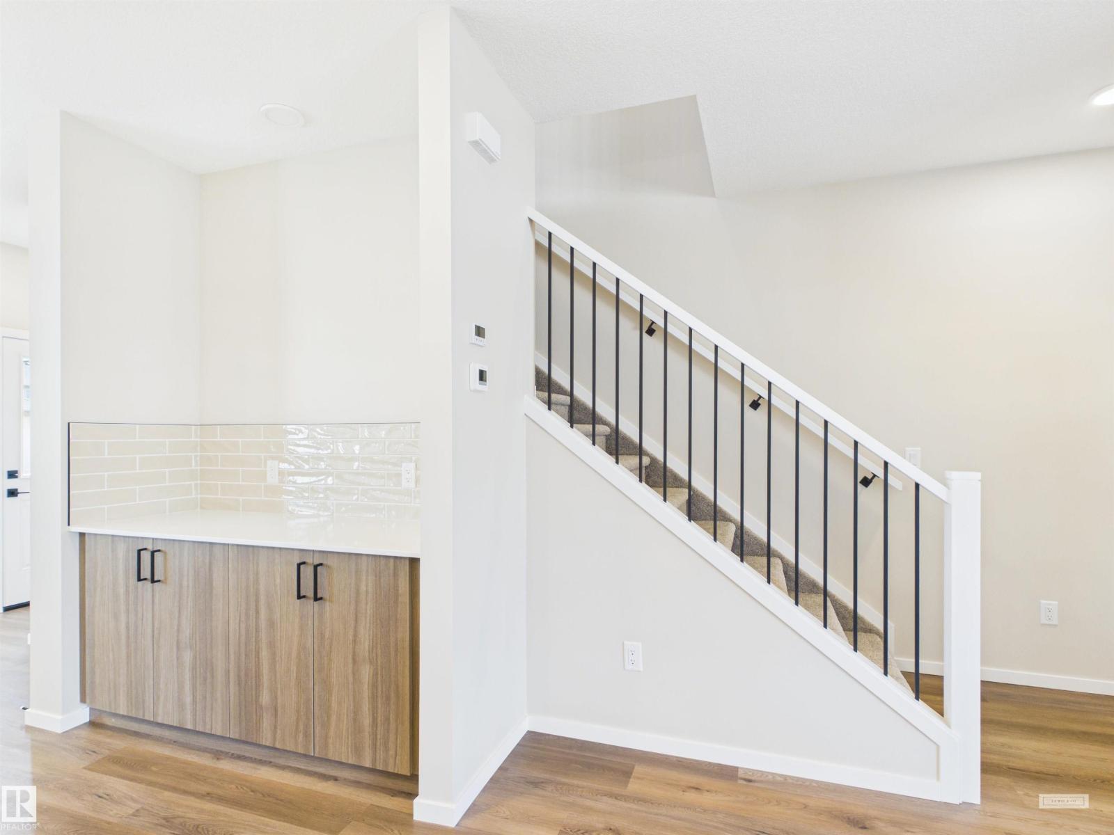 1100 MCLEOD AV - 6