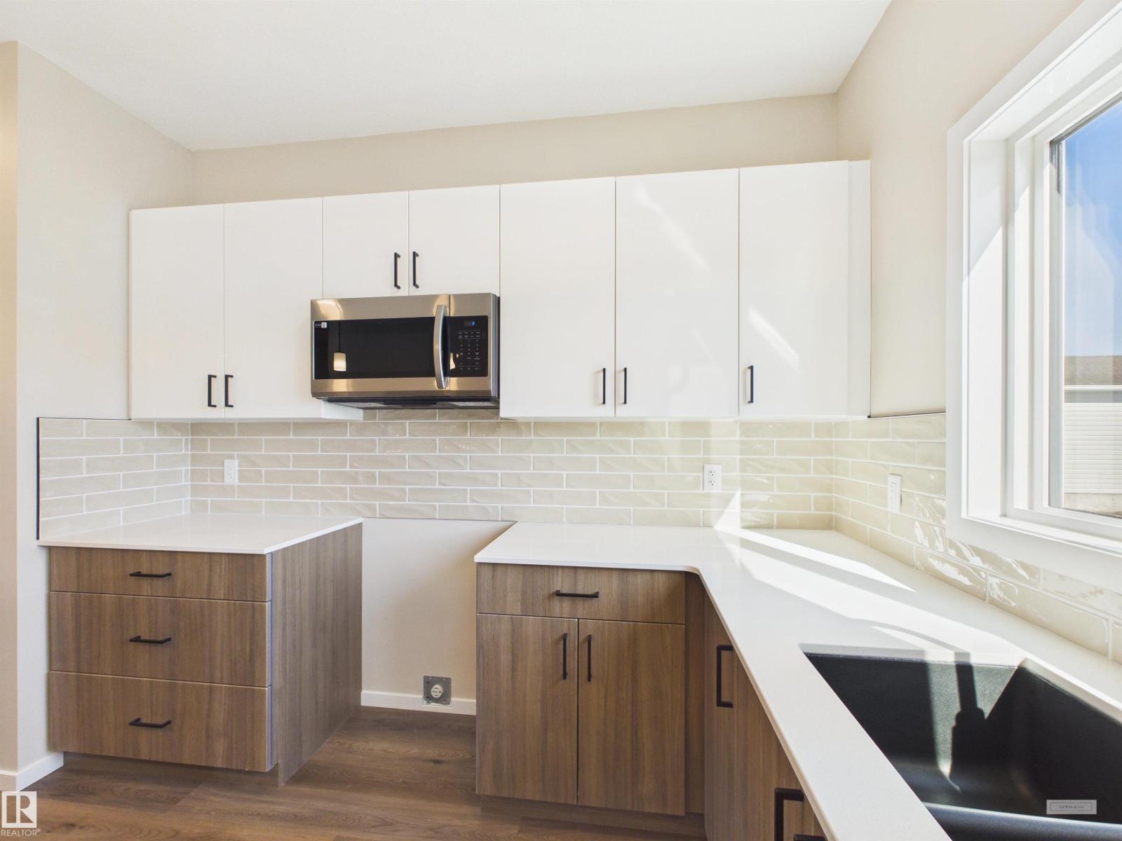 1100 MCLEOD AV - 9