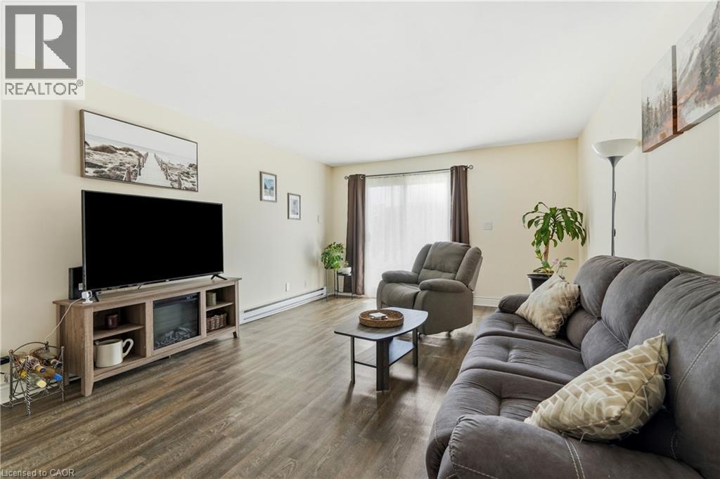#4 8646 WILLOUGHBY Drive, Niagara Falls, Ontario, L2G6X7, Niagara Falls, Ontario — photo 4 of 5