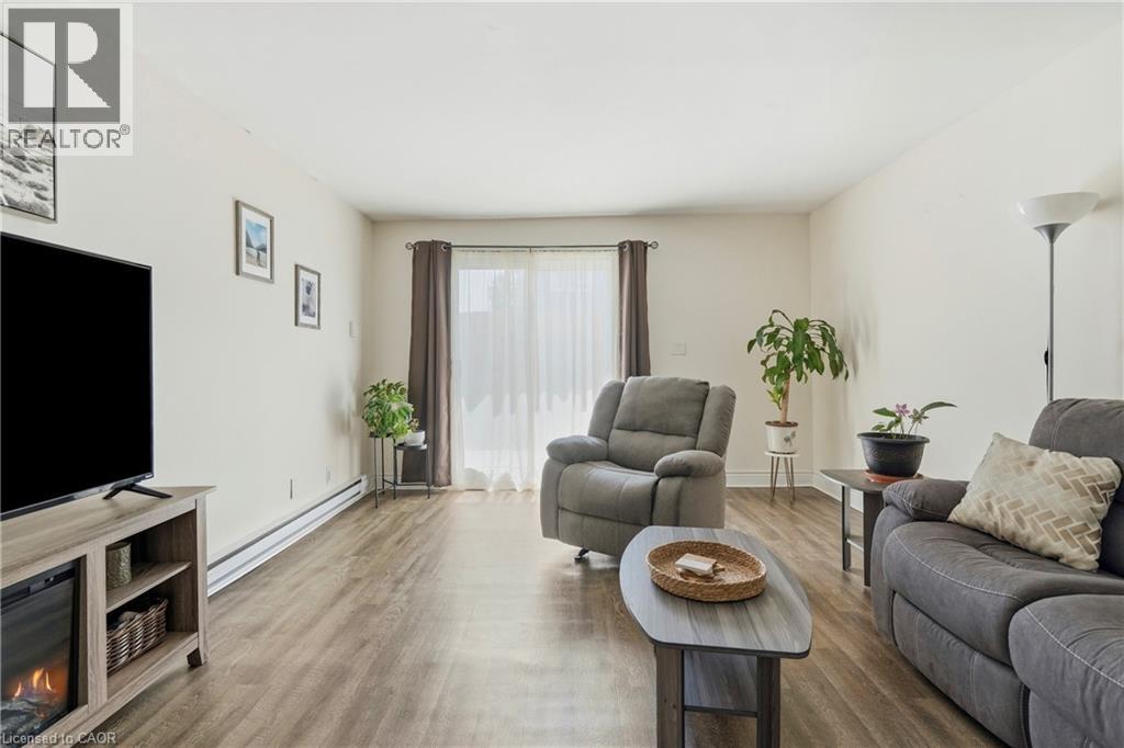 #4 8646 WILLOUGHBY Drive, Niagara Falls, Ontario, L2G6X7, Niagara Falls, Ontario — photo 5 of 5