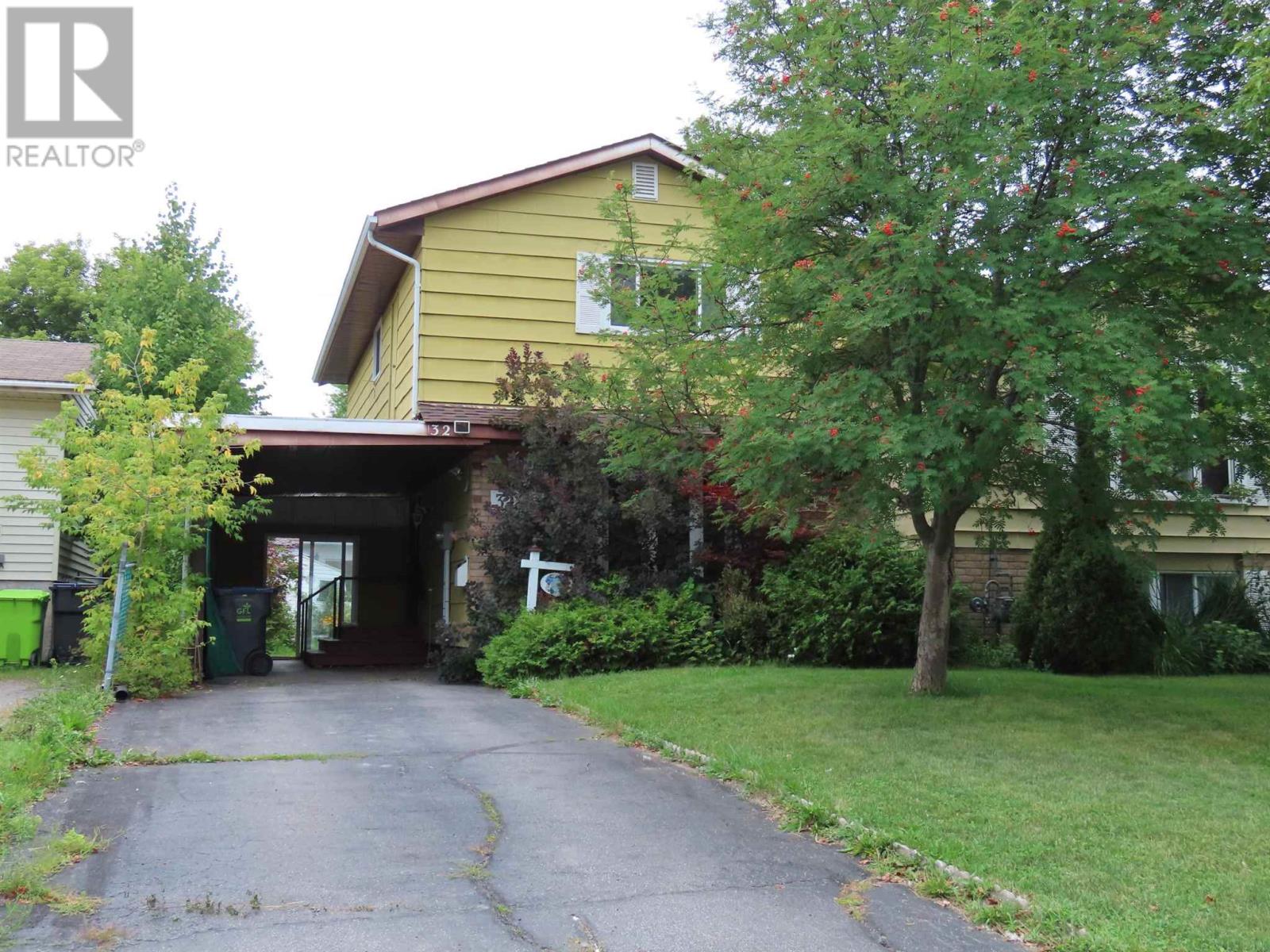 32 Breton RD