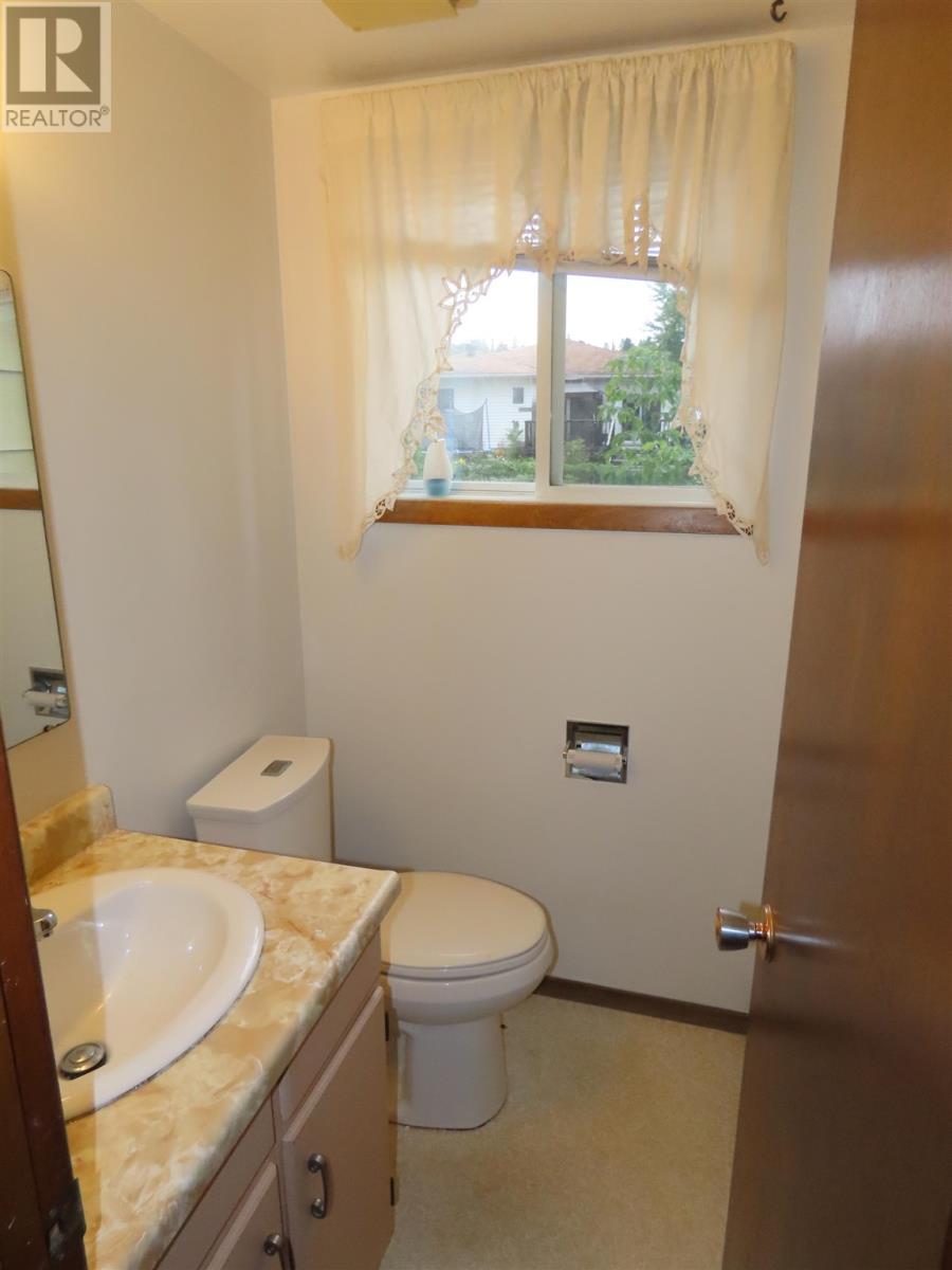 32 Breton RD - 11