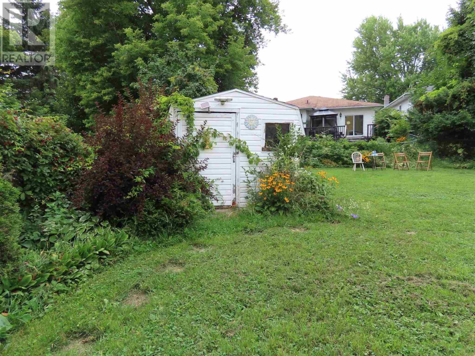 32 Breton RD - 15