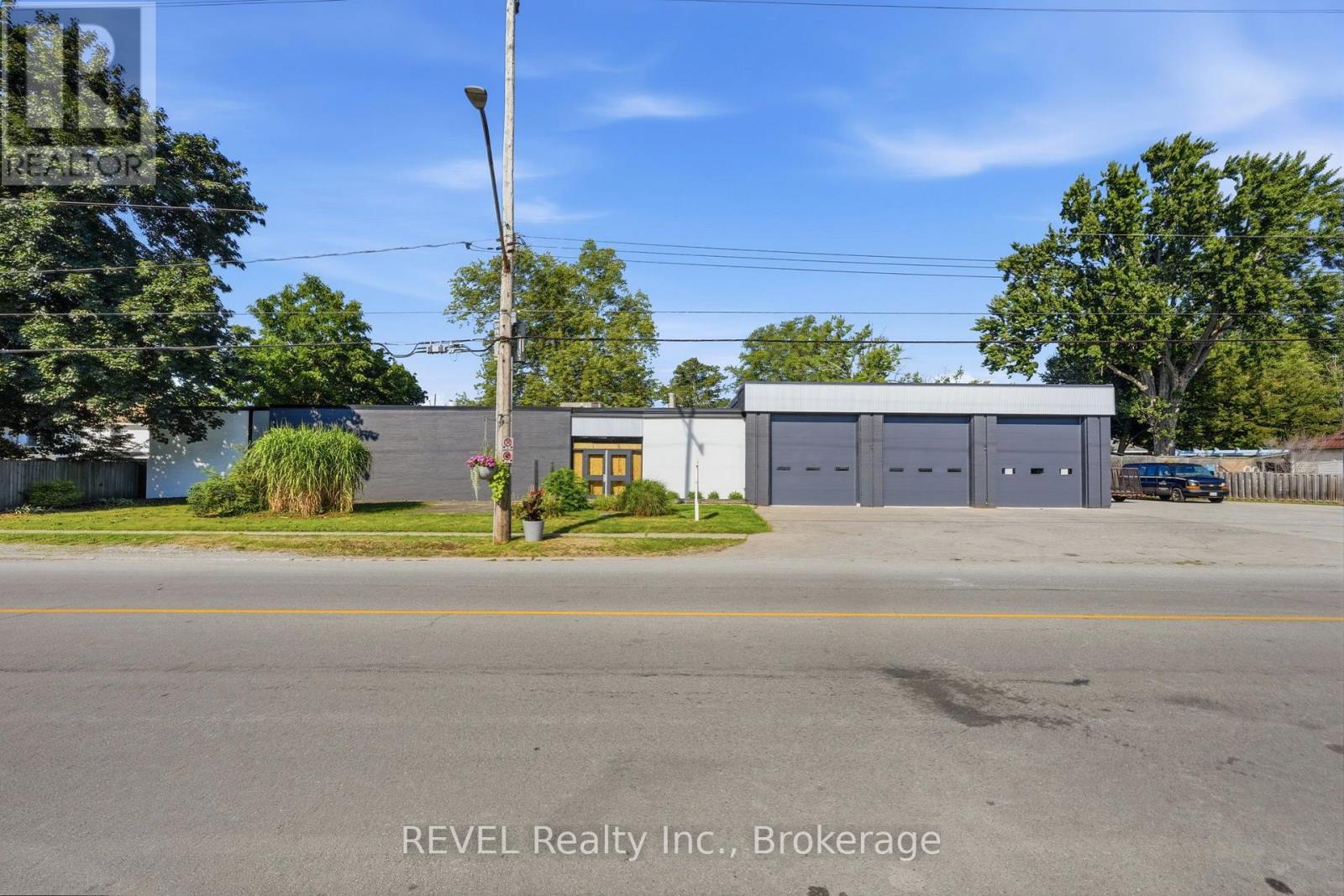 271 RIDGEWAY Road, Fort Erie (Crystal Beach), Ontario, L0S1B0, Fort Erie (Crystal Beach), Ontario — photo 4 of 5