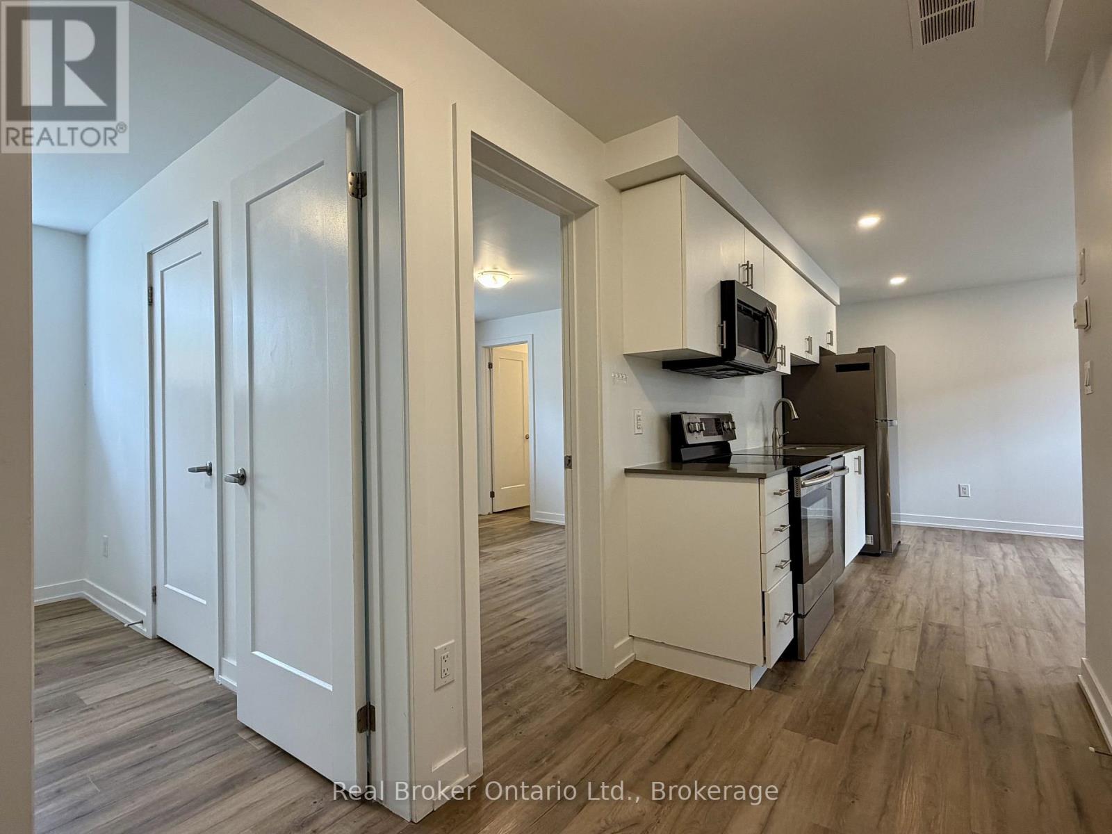 #613 4263 Fourth Avenue, Niagara Falls (Downtown), Ontario, L2E0C2, Niagara Falls (Downtown), Ontario — photo 4 of 5