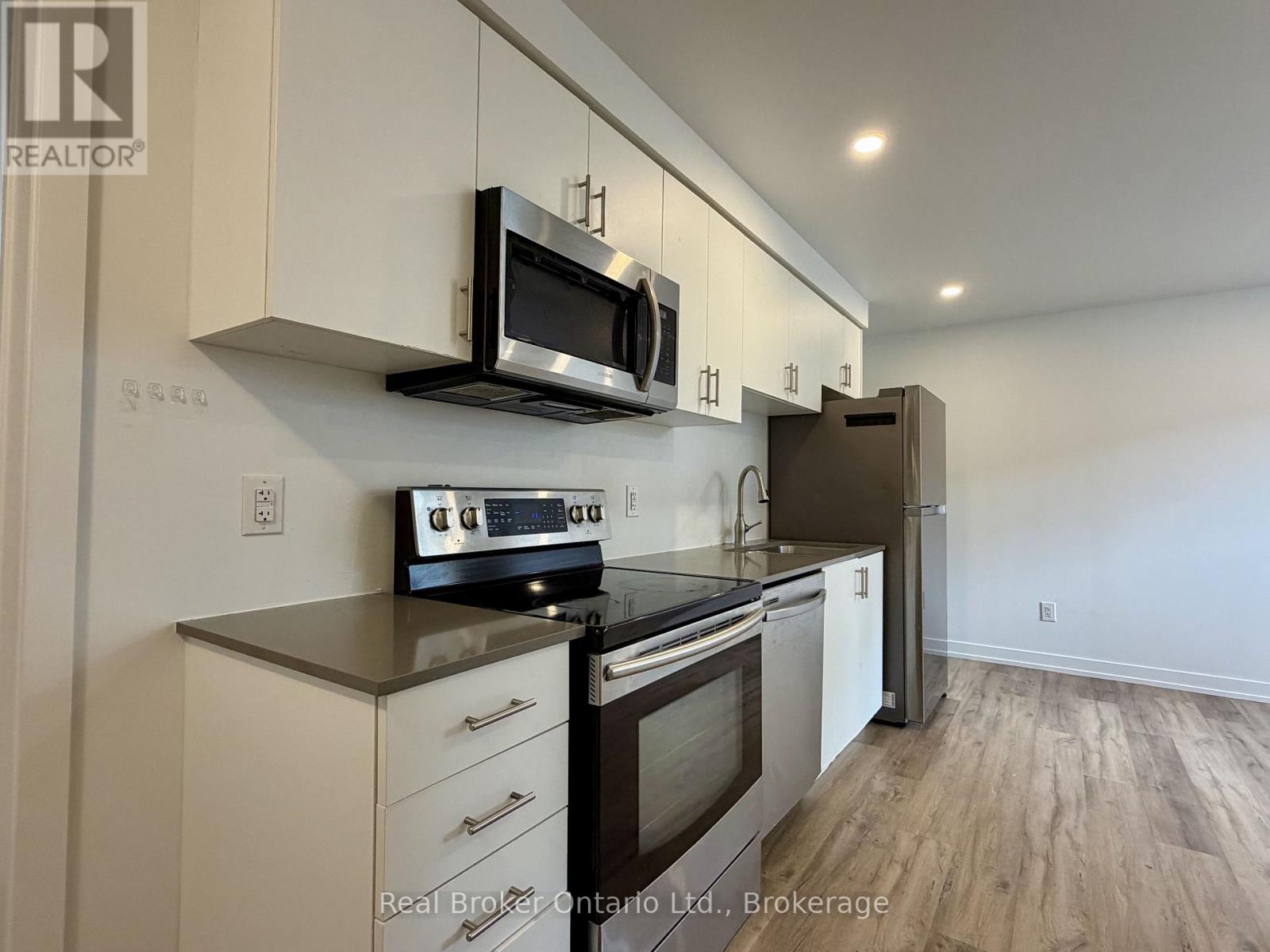 #613 4263 Fourth Avenue, Niagara Falls (Downtown), Ontario, L2E0C2, Niagara Falls (Downtown), Ontario — photo 5 of 5