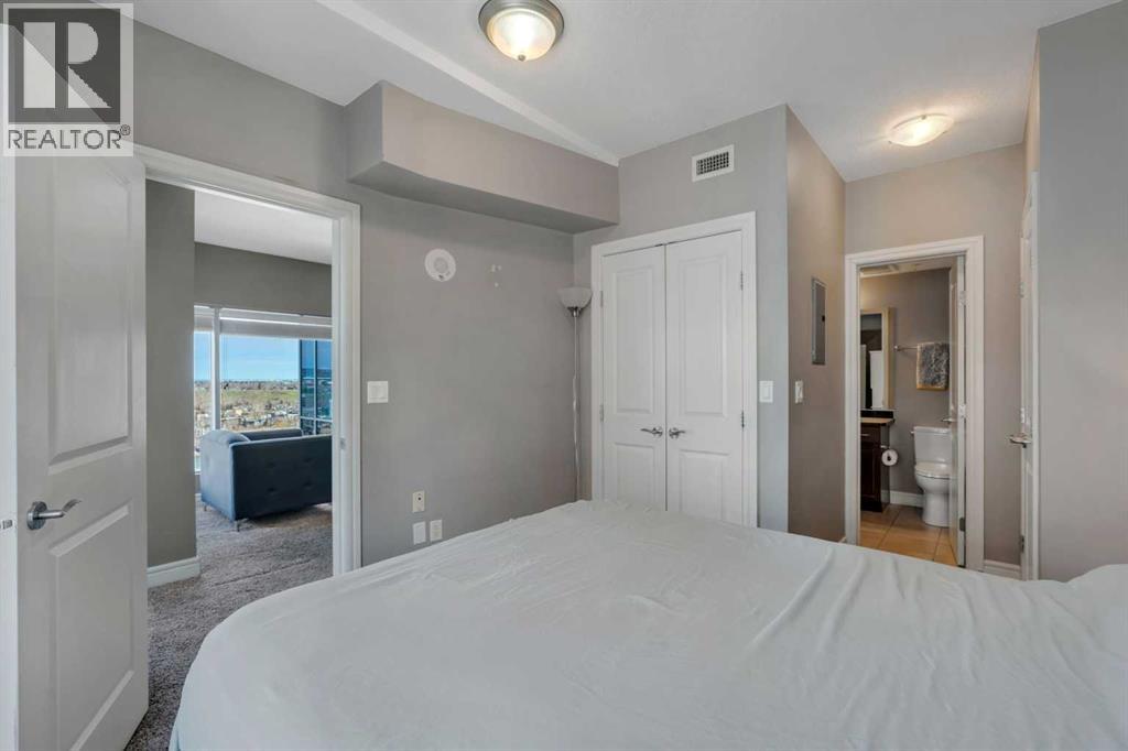 #2402 910 5 Avenue SW - 17