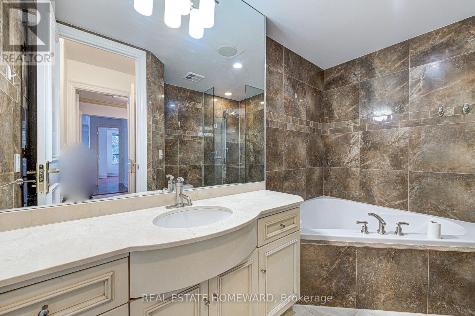 #206 10 OLD YORK MILLS ROAD - 13