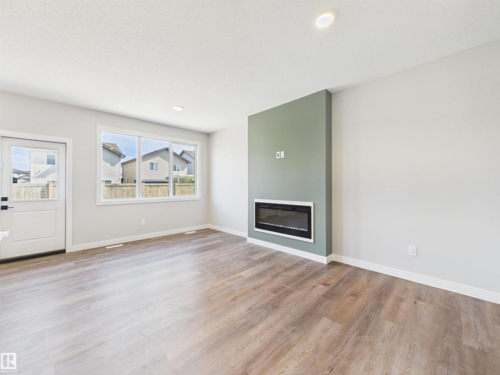 139 Caledon Cr photo 4 — MLS® E4498542