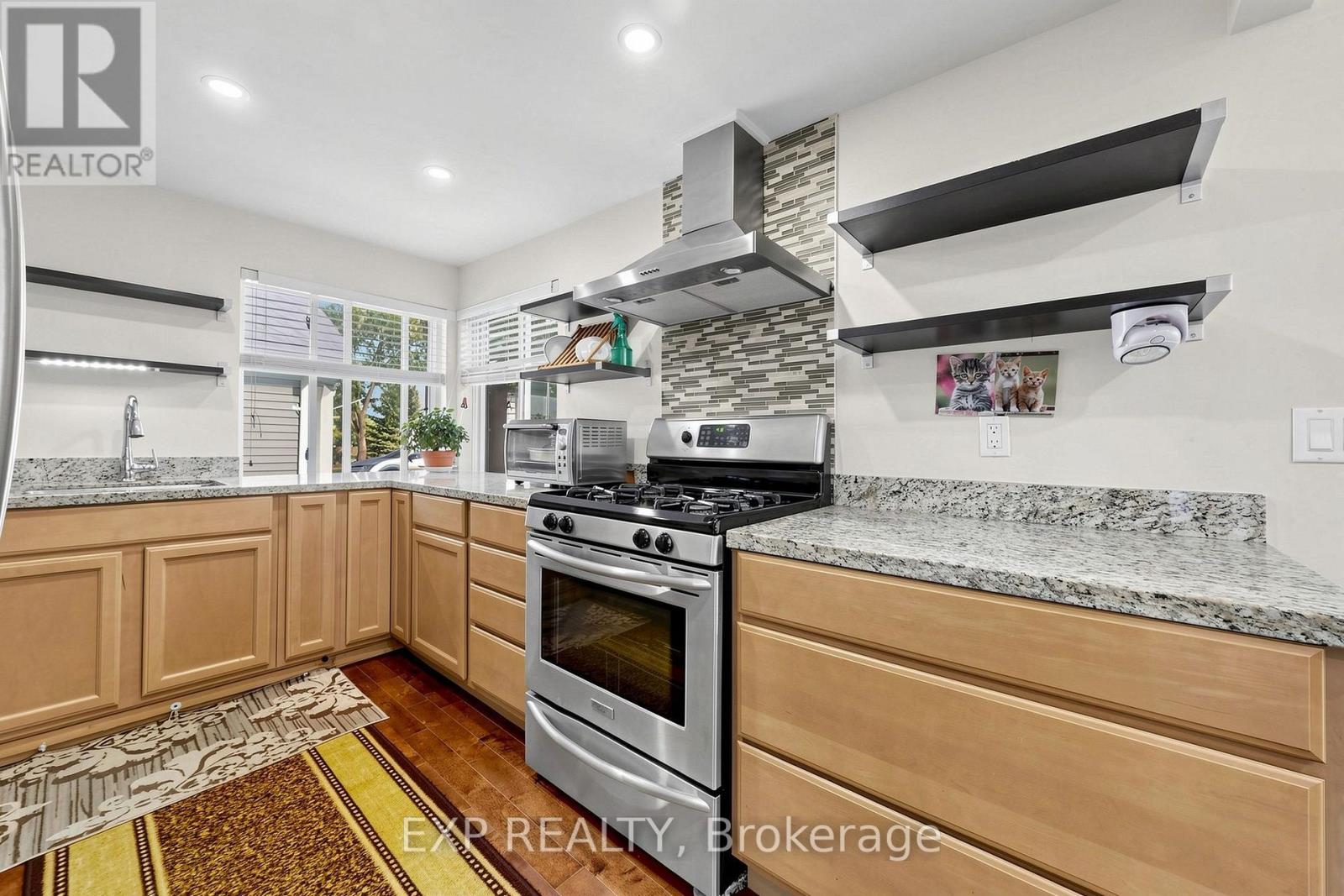 292 HOLLYWOOD DRIVE - 12