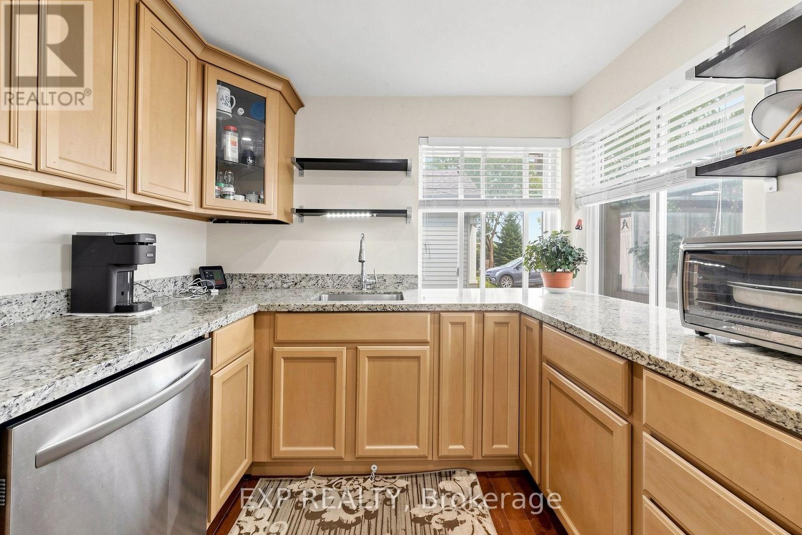 292 HOLLYWOOD DRIVE - Image 14