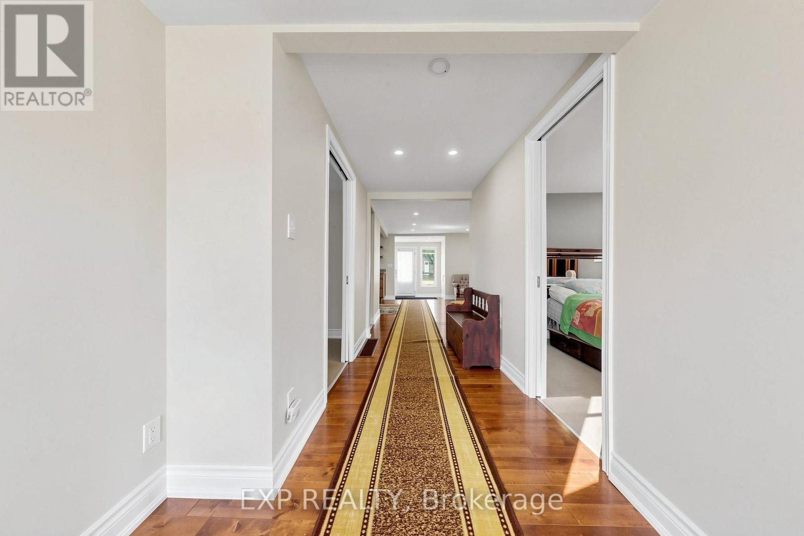 292 HOLLYWOOD DRIVE - 17