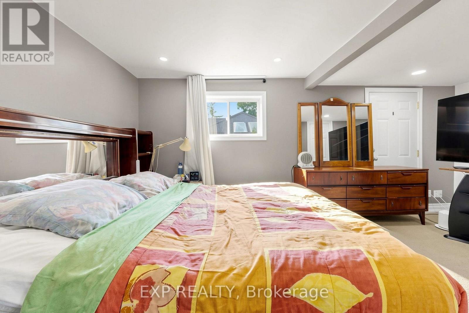 292 HOLLYWOOD DRIVE - Image 19