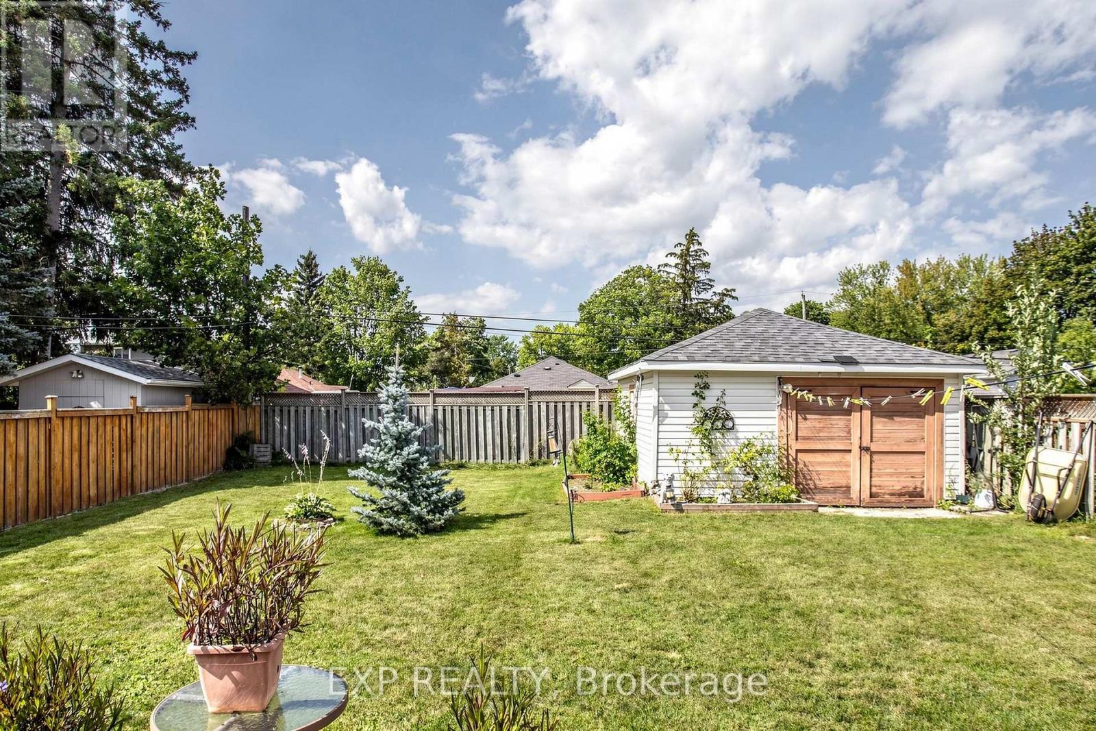 292 HOLLYWOOD DRIVE - 32