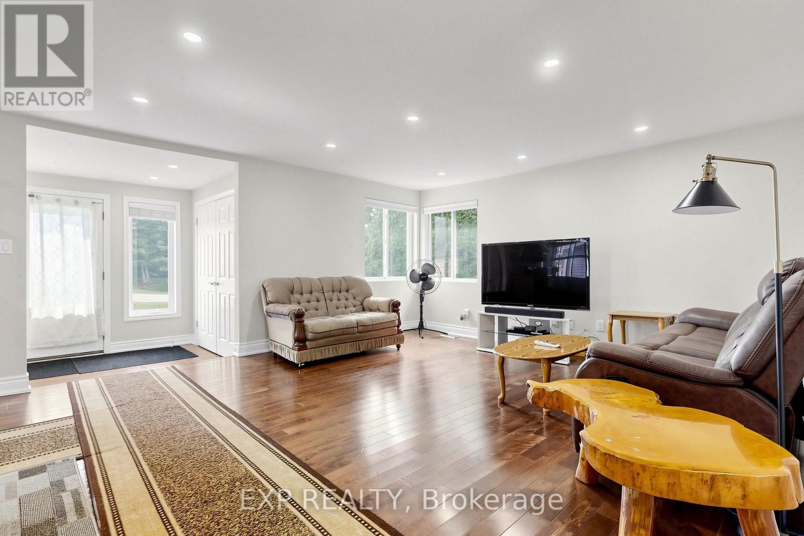 292 HOLLYWOOD DRIVE - Image 6