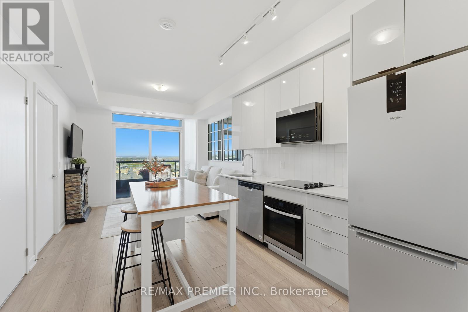 #1512 10 ABEJA STREET - 4