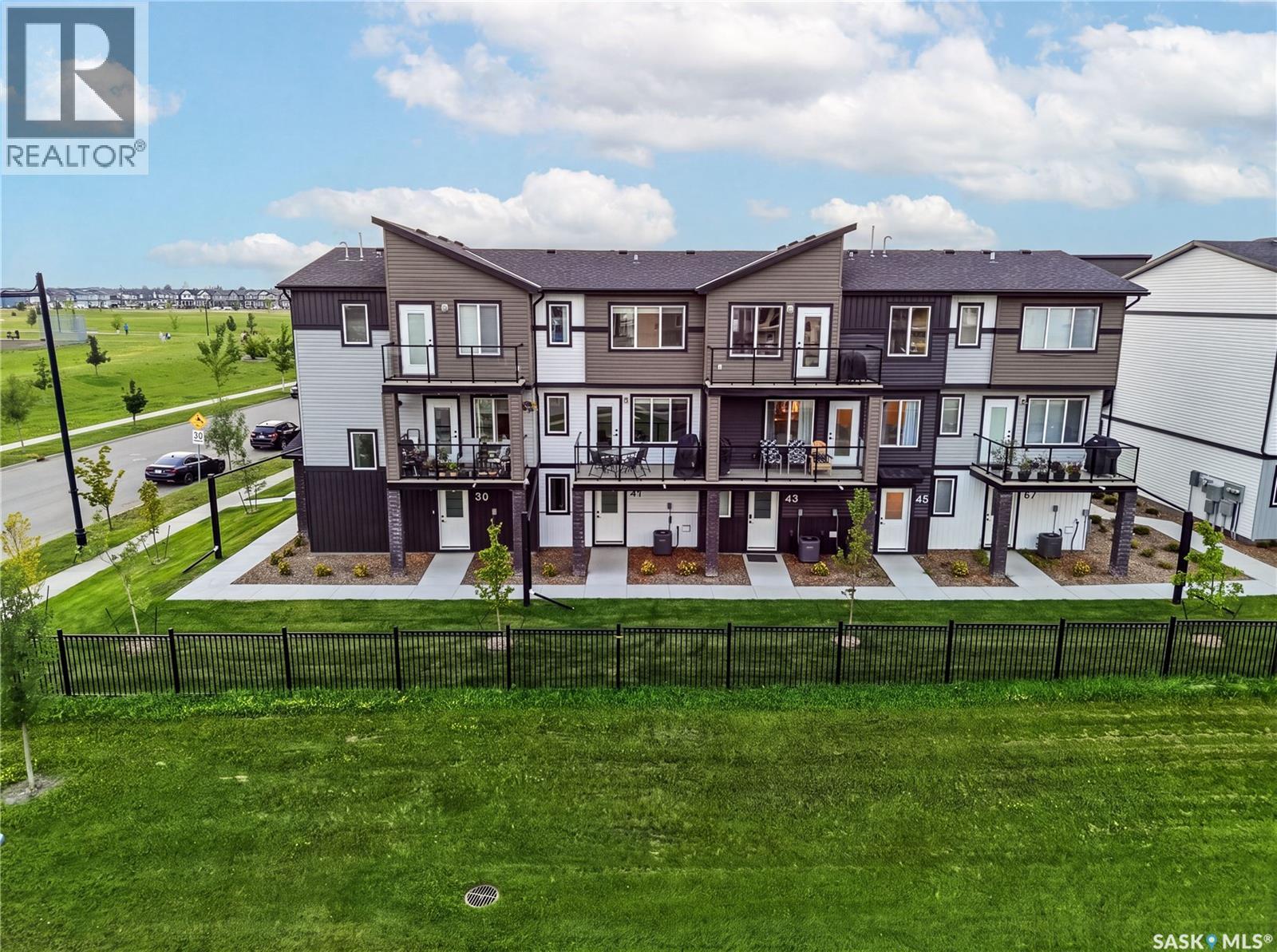 #41 651 Dubois CRESCENT - Image 32