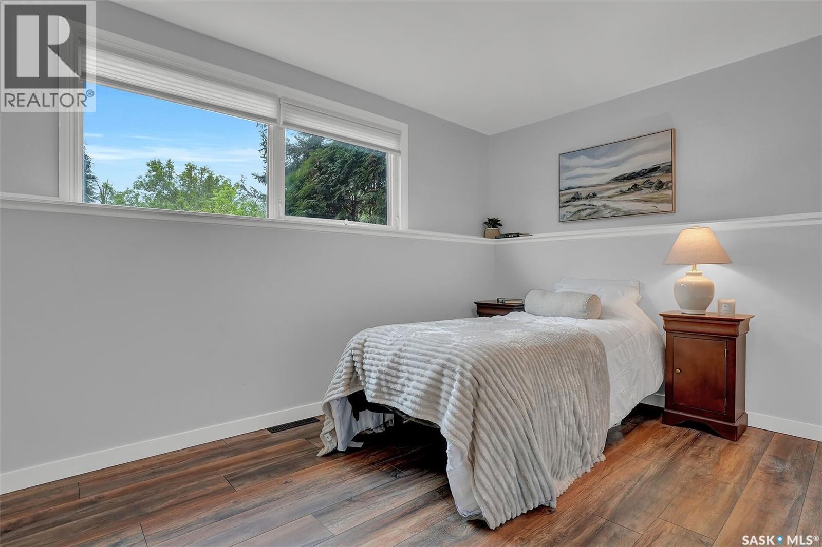 209 Douglas AVENUE E - Image 38