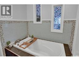 209 Douglas Avenue E, Regina, SK S4N1H4 Photo 33