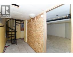 Laundry room - 1400 Rothwell Street, Regina, SK S4N2B3 Photo 14