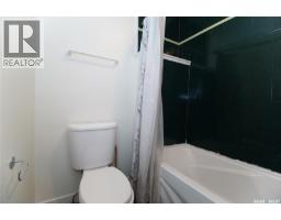 Living room - 1400 Rothwell Street, Regina, SK S4N2B3 Photo 7