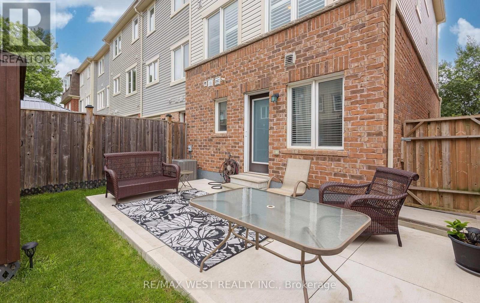 95 MCCLEAVE CRESCENT - 43
