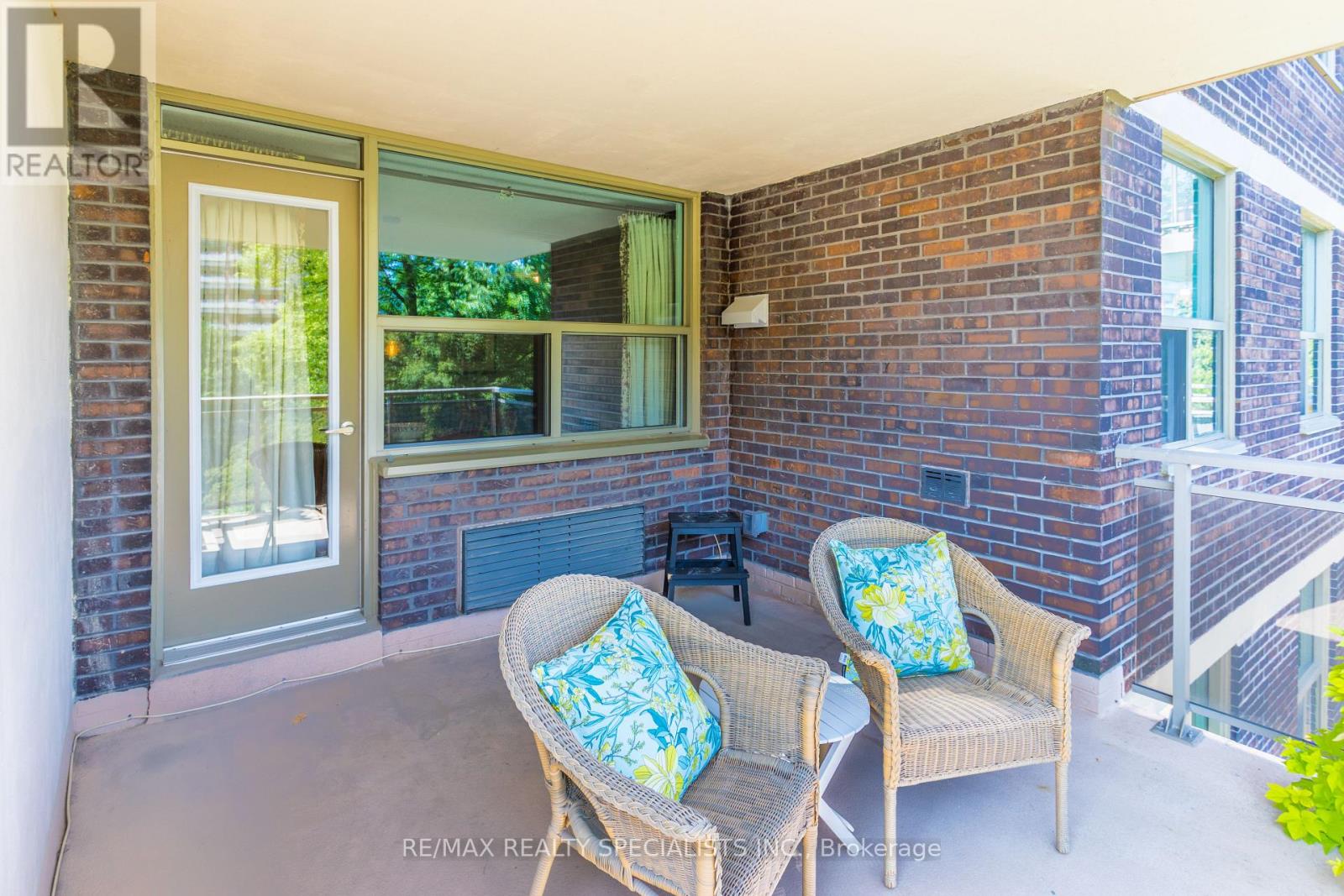 #410 966 INVERHOUSE DRIVE - 27