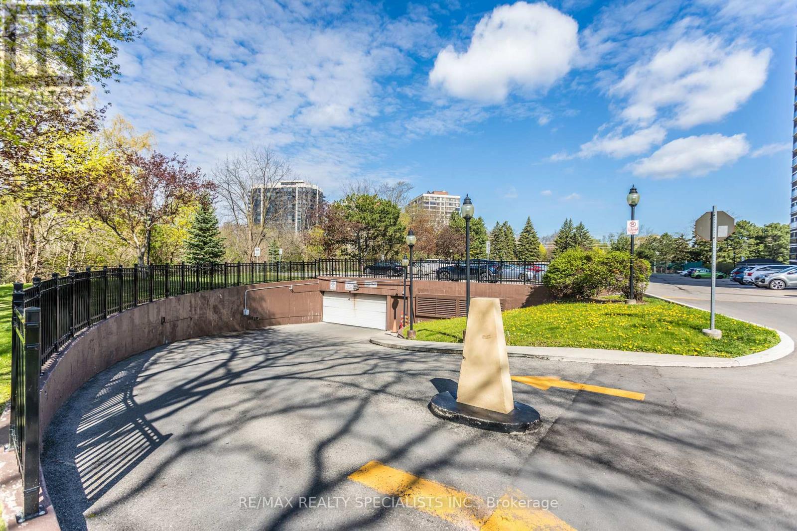 #410 966 INVERHOUSE DRIVE - Image 33