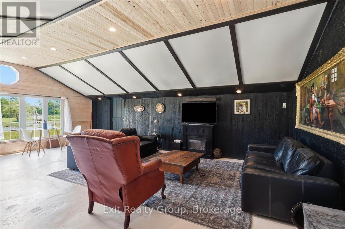 910 ROSEBUSH ROAD - Image 35