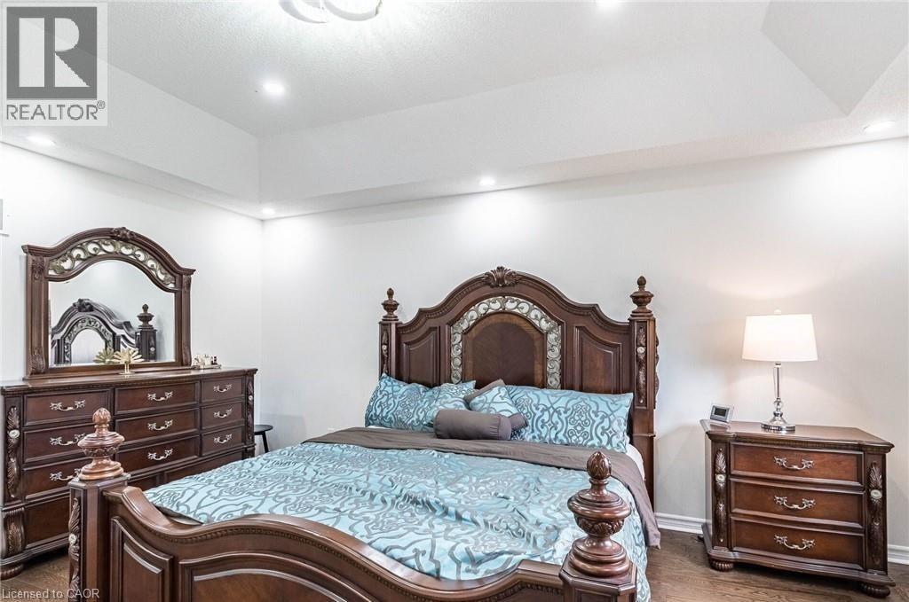47 HAWKE Crescent - 21