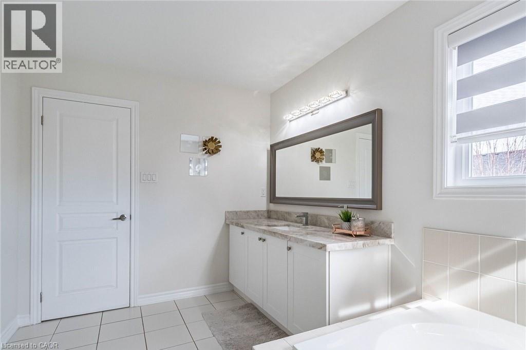 47 HAWKE Crescent - 24