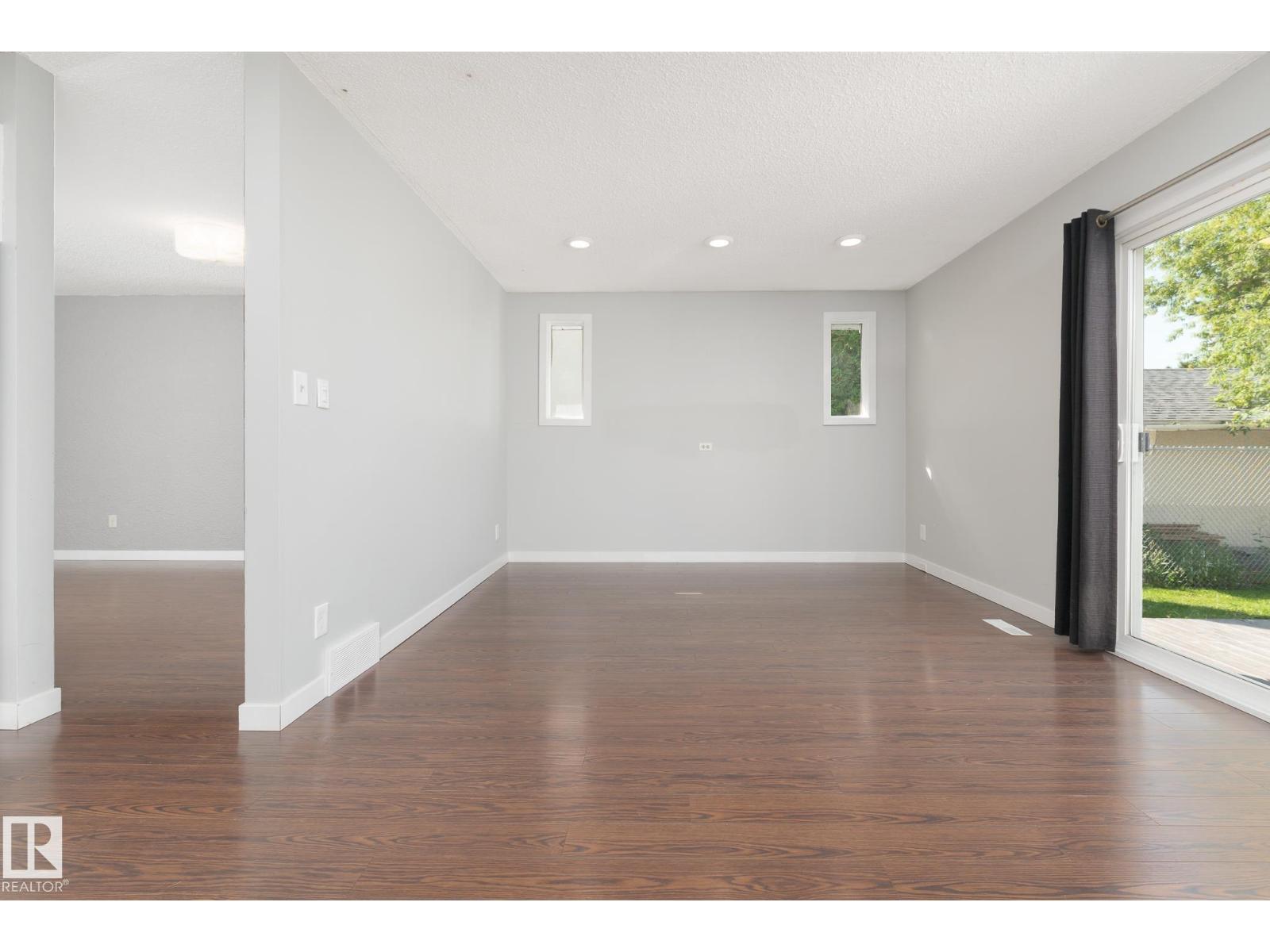 63 WAVERLEY CR - Image 15